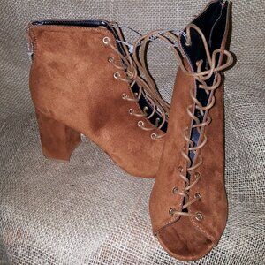 Shoe Republic, Size 11, Camel